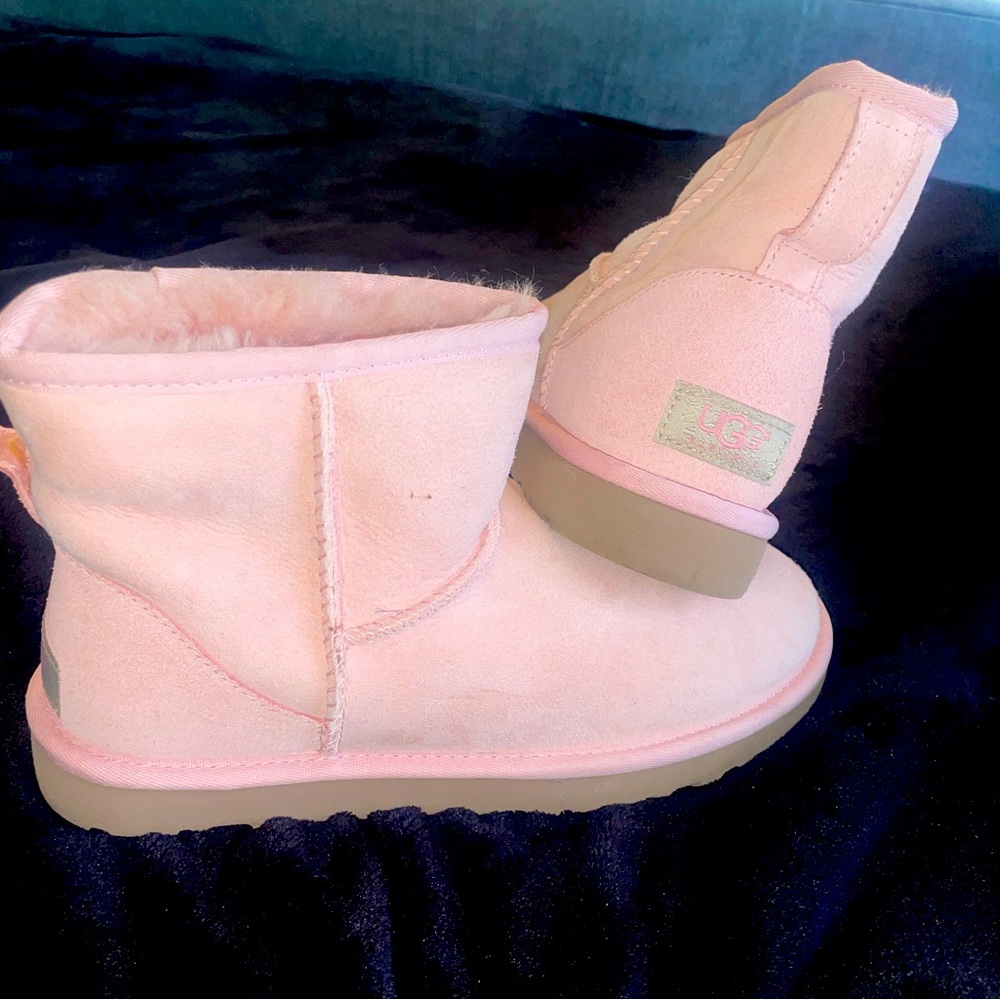 Light pink uggs